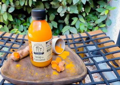 Bouteille de sirop de curcuma