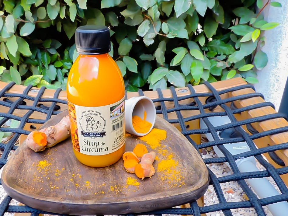 Bouteille de sirop de curcuma